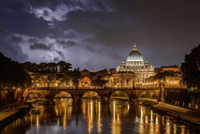 Обои картинки фото lightning over st, peter`s, города, рим,  ватикан , италия, собор, мост, река