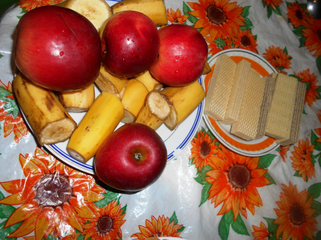 Обои картинки фото еда, Яблоки, вафли, бананы, яблоки