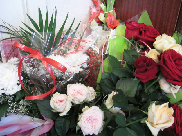 Обои картинки фото цветы, разные, вместе, гладиолусы, хризантемы, розы