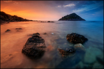 Картинка природа восходы закаты остров горизонт океан камни заря
