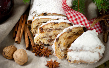Картинка праздничные угощения орехи пирог бадьян корица