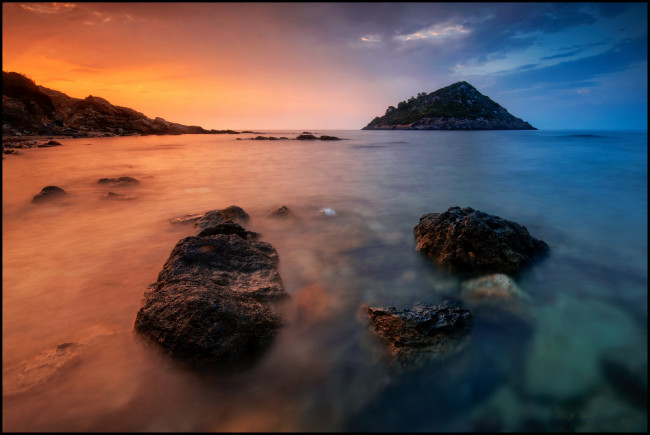 Обои картинки фото природа, восходы, закаты, остров, горизонт, океан, камни, заря