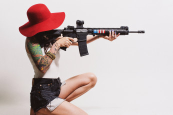 обоя девушки, -unsort , девушки с оружием, штурмовая, татуировки, волосы, шляпа, винтовка, девушка