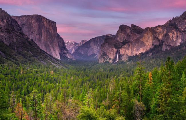 Обои картинки фото природа, горы, лес, весна, апрель, закат, вечер, облака, небо, деревья, сша, национальный, парк, йосемити, калифорния