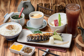 Картинка еда рыба +морепродукты +суши +роллы рис напиток овощи морепродукты ассорти