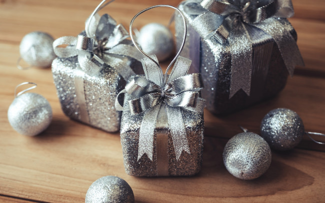 Обои картинки фото праздничные, подарки и коробочки, merry, decoration, gift, new, year, wood, balls, christmas, подарки, рождество, новый, год, шары, украшения