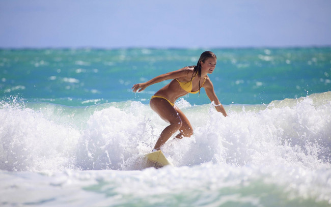 Обои картинки фото спорт, серфинг, взгляд, фон, море, девушка, доска