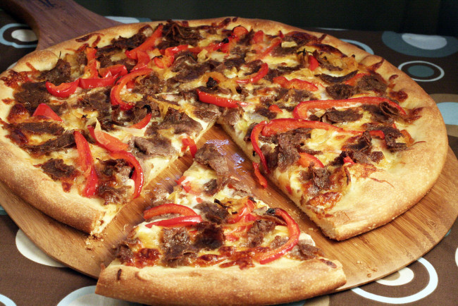 Обои картинки фото еда, пицца, помидоры