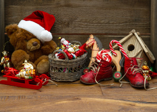 Картинка праздничные -+разное+ новый+год лошадка плюшевый мишка игрушки конфеты ботинки скворечник санки колпак леденцы