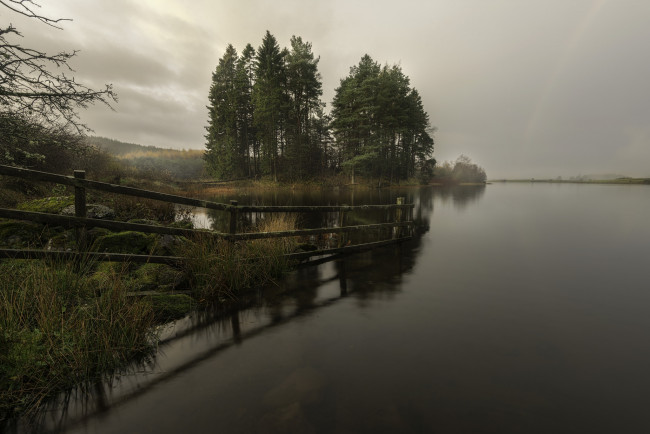 Обои картинки фото природа, реки, озера, река, туман, изгородь, лес