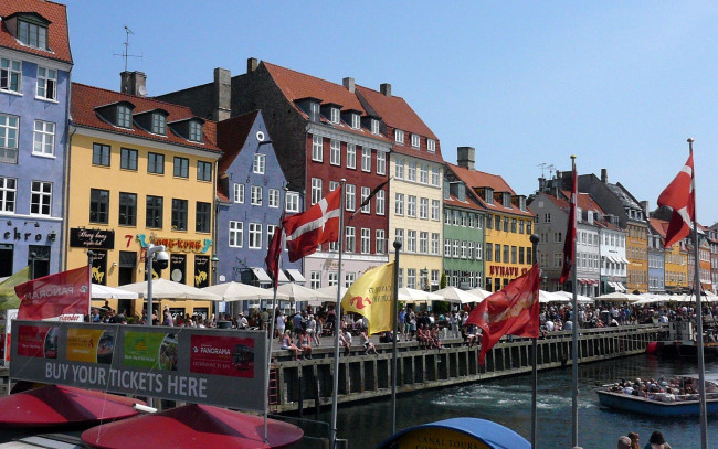 Обои картинки фото города, копенгаген , дания, флаги, дома, набережная