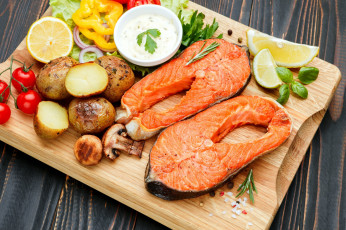 Картинка еда рыбные+блюда +с+морепродуктами лосось помидоры соус лимон
