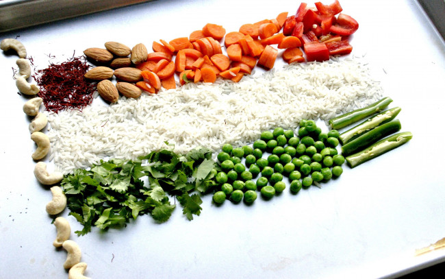 Обои картинки фото еда, разное, орехи, горошек, морковь, петрушка, рис