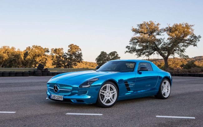 Обои картинки фото mercedes-benz sls amg coupe electric car 2014, автомобили, mercedes-benz, blue, 2014, car, electric, coupe, amg, sls