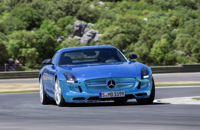 Обои картинки фото mercedes-benz sls amg coupe electric car 2014, автомобили, mercedes-benz, car, electric, blue, 2014, coupe, amg, sls