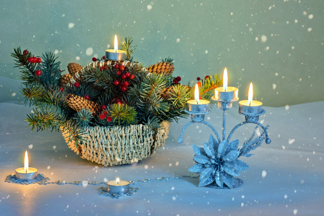 Обои картинки фото праздничные, новогодние свечи, подсвечник, огоньки, композиция, свечи