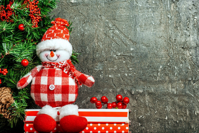 Обои картинки фото праздничные, снеговики, снеговик, ягоды, елка
