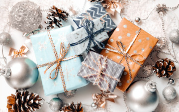 Картинка праздничные подарки+и+коробочки подарки украшения шишки