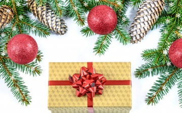 Картинка праздничные подарки+и+коробочки ёлка ветки шарики шишки подарок коробка