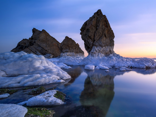 Обои картинки фото природа, айсберги и ледники, зима, замерзшие, скалы, озеро, пейзаж