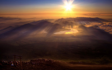 Картинка природа восходы закаты солнце восход горы фигуры
