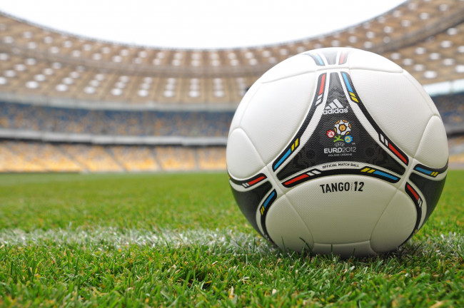 Обои картинки фото спорт, футбол, трава, стадион, евро, 2012, мяч