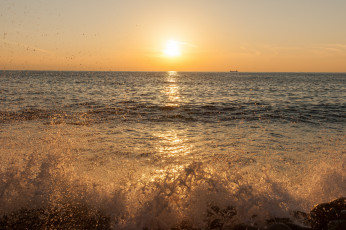 Картинка природа восходы закаты море вода брызги закат