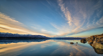 Картинка природа реки озера небо скалы горы отражение озеро облака камни