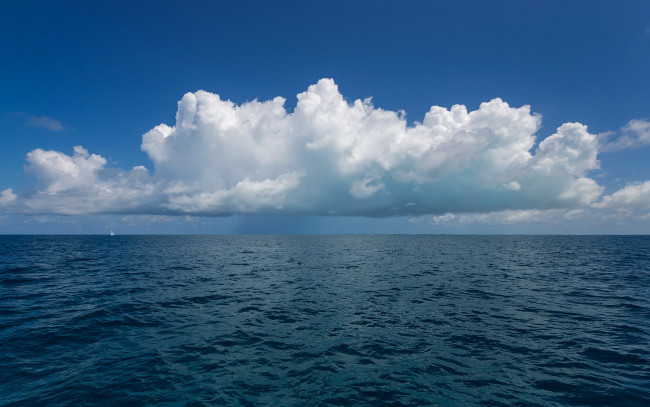 Обои картинки фото природа, моря, океаны, облака, небо, парус, лодка, горизонт, море