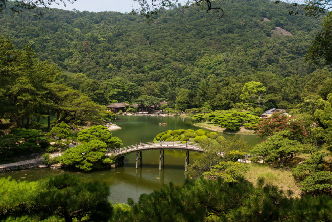 Обои картинки фото takamatsu japan ritsurin garden, природа, парк, озеро, япония, деревья, пейзаж, мостик