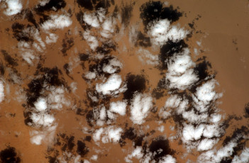 Картинка природа облака высота пустыня