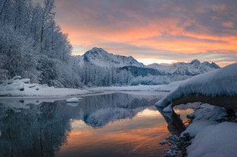 Картинка природа реки озера река отражение горы деревья снег зима