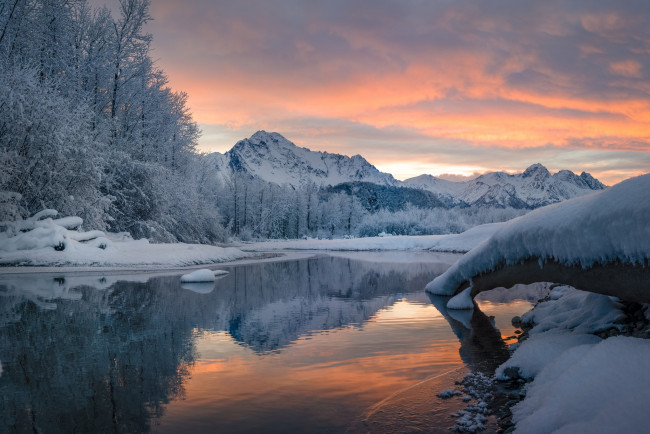 Обои картинки фото природа, реки, озера, река, отражение, горы, деревья, снег, зима