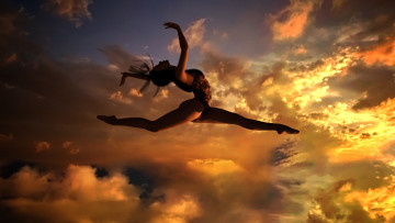 Картинка 3д+графика люди+ people девушка закат прыжок небо облака