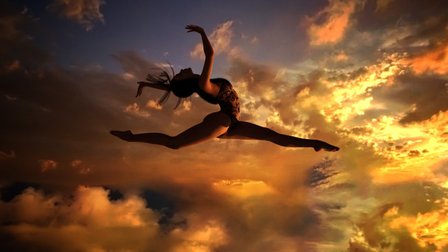 Обои картинки фото 3д графика, люди , people, девушка, закат, прыжок, небо, облака
