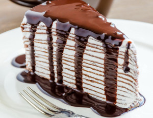 Картинка еда пирожные +кексы +печенье многослойное пирожное шоколадная глазурь