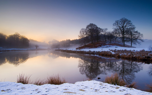 Обои картинки фото природа, реки, озера, река, берег, деревья, зима, снег, утро