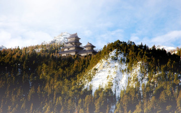 Картинка города замки Японии туман храм горы