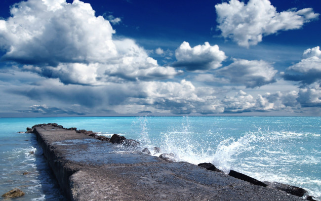 Обои картинки фото природа, побережье, горизонт, облака, океан, брызги, мол, волны