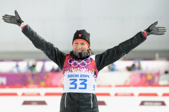 Картинка спорт лыжный+спорт анастасия кузьмина девушка олимпиада сочи словакия биатлон победа радость