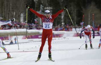 Картинка спорт лыжный+спорт олимпиада сочи снег трасса лыжник лыжи победитель швейцарец dario cologna