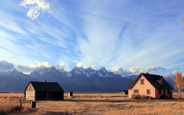 Картинка разное сооружения +постройки облака горы дома