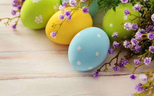 Обои картинки фото праздничные, пасха, весна, праздник, яйца, пасхальные, перепелиные, чайник, цветы, розы, корзинка