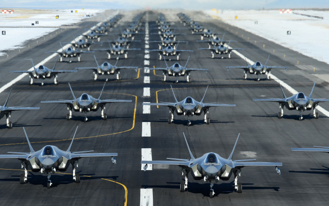 Обои картинки фото lockheed martin f-35 lightning ii, авиация, боевые самолёты, lockheed, martin, f-35, lightning, ii, f-35a, ctol, американские, истребители, ввс, сша, военный, аэродром