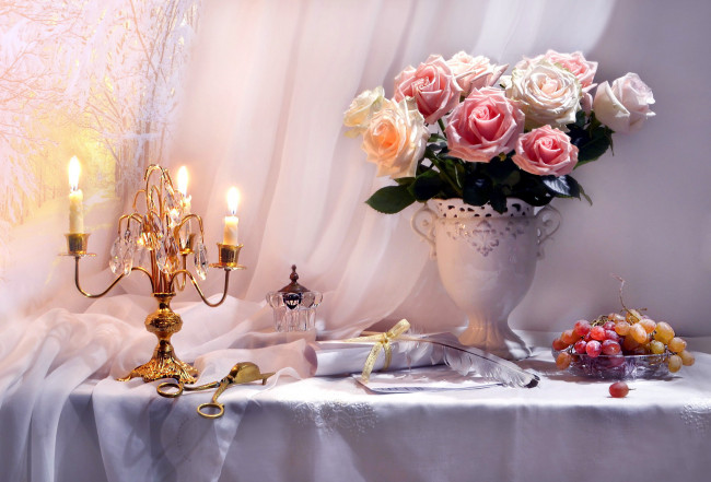 Обои картинки фото еда, натюрморт, виноград, свечи, розы