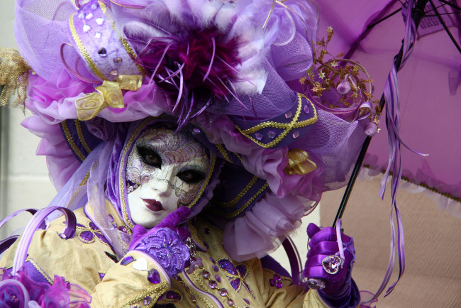 Обои картинки фото разное, маски, карнавальные, костюмы, зонтик, карнавал, венеция
