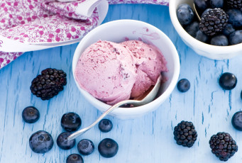 Картинка еда мороженое +десерты ягоды черника ежевика