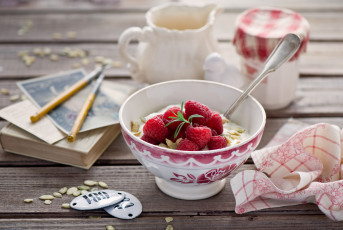 Картинка еда разное натюрморт пиала номерки малина ягоды творог завтрак