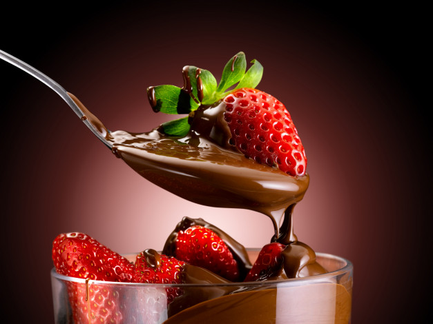 Обои картинки фото еда, клубника,  земляника, ягоды, шоколад