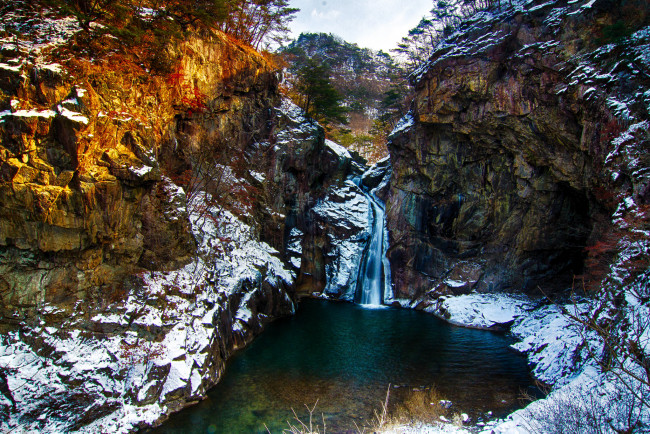 Обои картинки фото природа, водопады, горы, скалы, река, обрыв, водопад